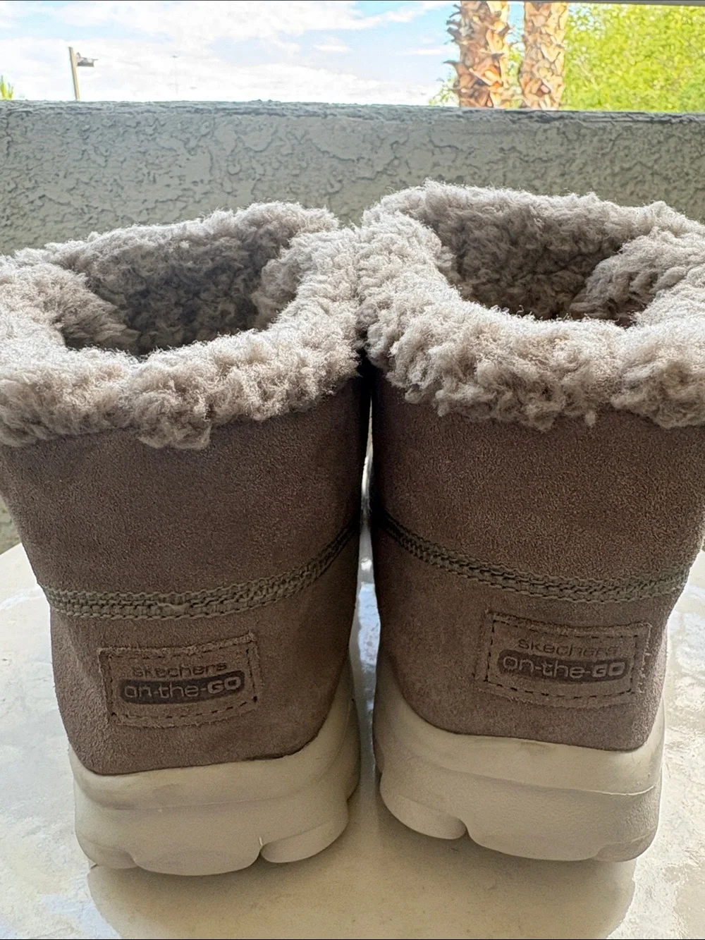 Skechers On the Go Memory Form Fit Taupe Suede-Look Faux Shearling Boots SZ 9.5